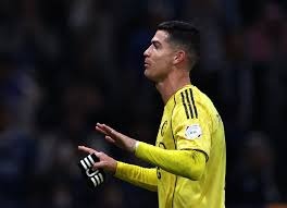 拉普拉塔大学生抗议阿足协新规，背身列队迎接联赛冠军罗萨里奥